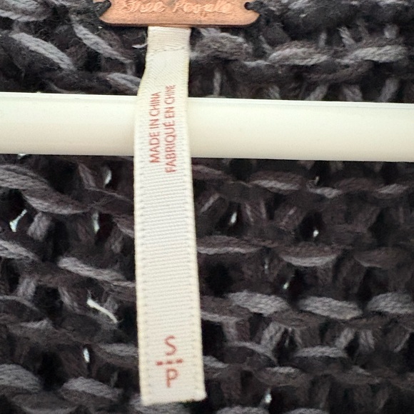 BNWOT free people long knit cardigan. Size s but oversized a few loose threads - Picture 3 of 6